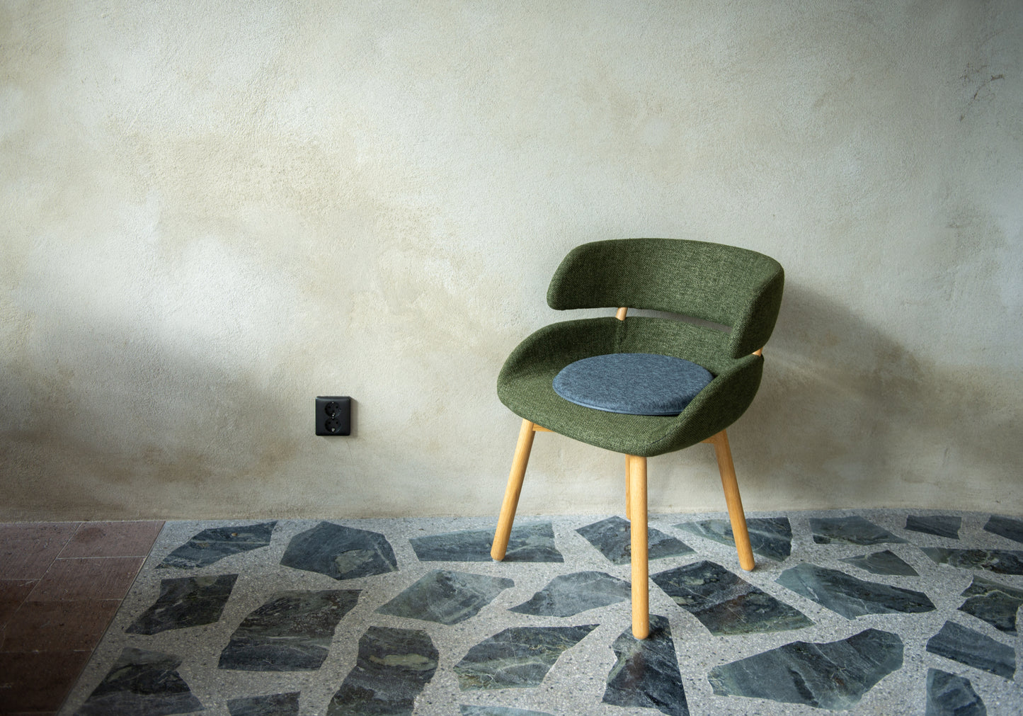 Repose Seat Dark Grey